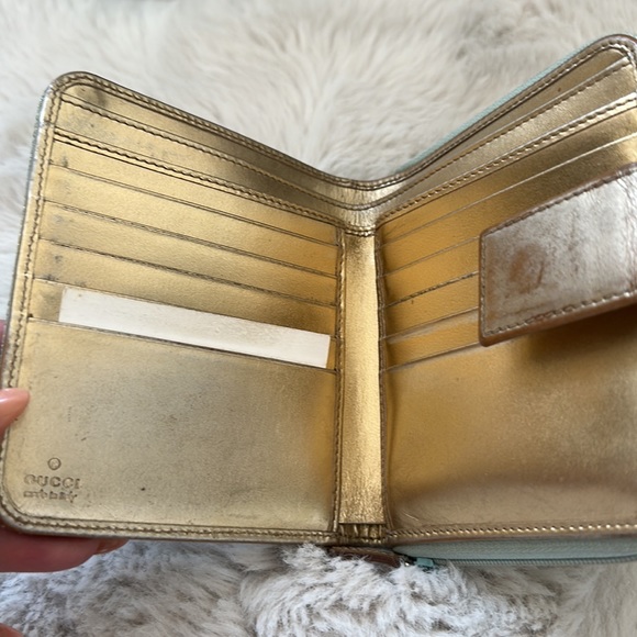 AUTHENTIC GUCCI LIGHT GREEN WALLET - Picture 3 of 8
